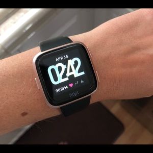 Fitbit versa bundle